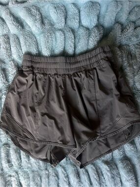 lululemon athletica hotty hot 4” tall shorts